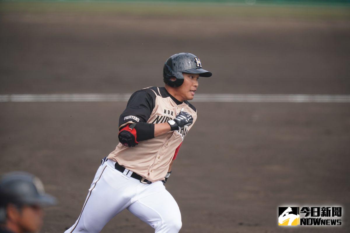 ▲王柏融三壘安打。（圖／吳政紘攝）