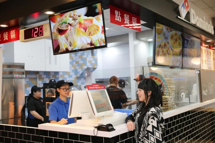 7-ELEVEN攜手達美樂　超商首間披薩複合店開幕了
