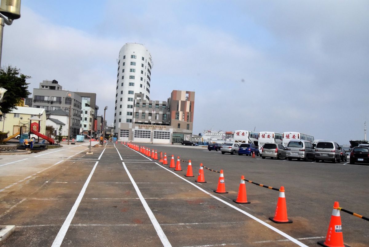 ▲澎湖馬公港郵輪碼頭「租車專區」3月1日正式上路 民眾正反意見僵持不下（圖／記者張塵攝，2019.02.25）