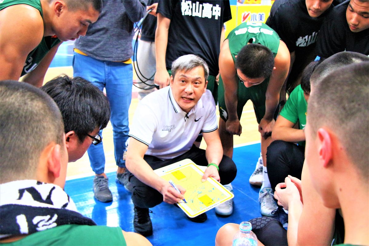 ▲松山高中去年爆冷止步12強，今年落入死亡之組，首戰逆轉勝，主帥黃萬隆認為還沒資格談晉級。（資料照／鍾東穎攝）