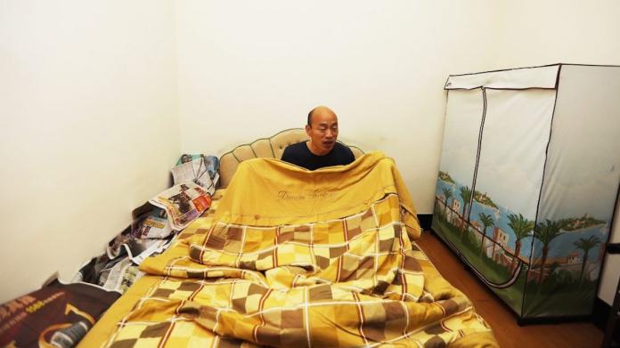 韓國瑜請假卻寫「公出」網友傻眼：以公務之名在家睡覺？
