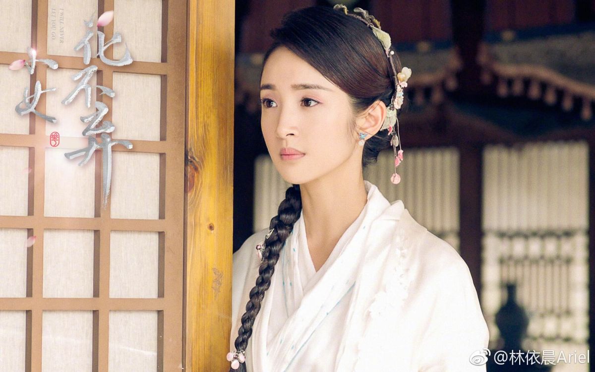 林依晨於現在熱播的《小女花不棄》，被網友大讚古裝扮相甜美，氣質出眾。圖@林依晨微博