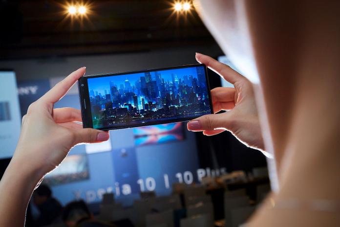 ▲Sony Mobile 首款 21：9 極致寬螢幕輕旗艦新機 Xperia 10 系列。（圖／Sony Mobile）