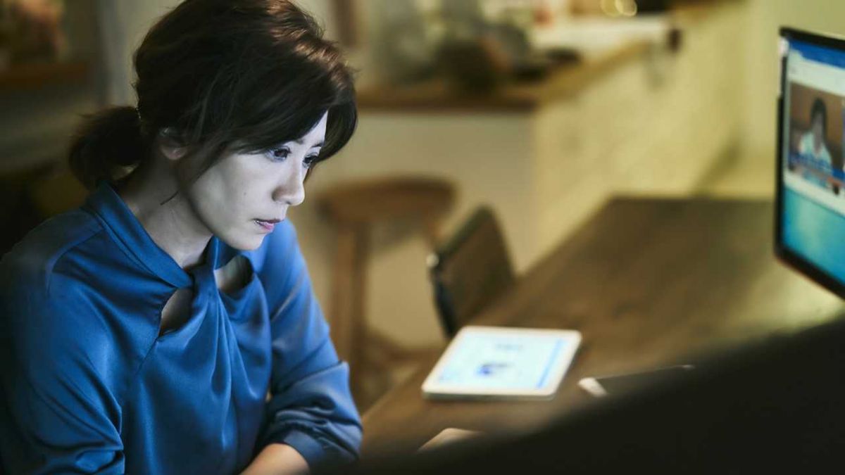 ▲賈靜雯在劇中靠酒精麻痺自己。（圖／公視提供）