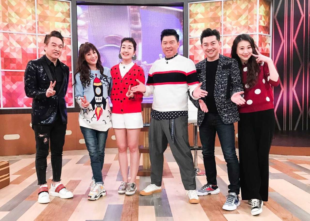 ▲康康（左一）錄製《一袋女王》。（圖／衛視提供）