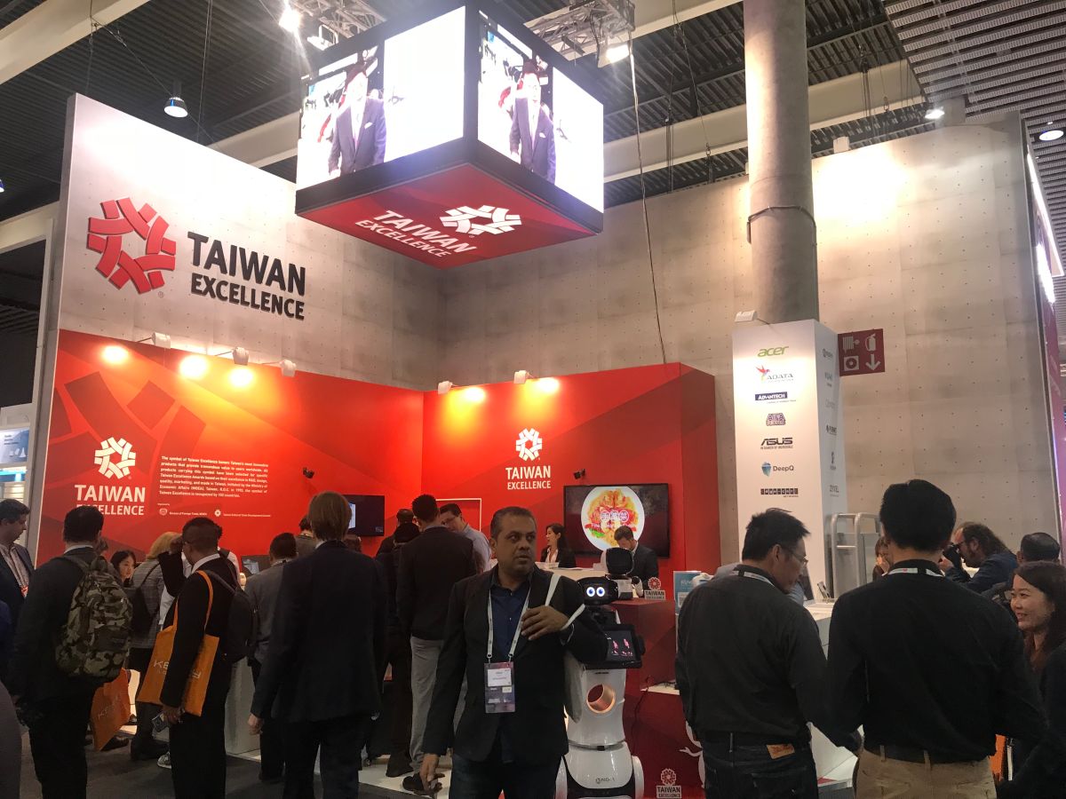 ▲台灣科技廠在世界通訊展大秀5G、AI與VR新創等科技。（圖／外貿協會提供）
