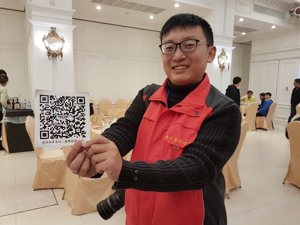 ▲消費者透過監理服務APP掃描遊覽車內的QR code就可以掌握遊覽車基本資料、車速是否異常等資訊。（圖／記者李清貴攝,資料照)