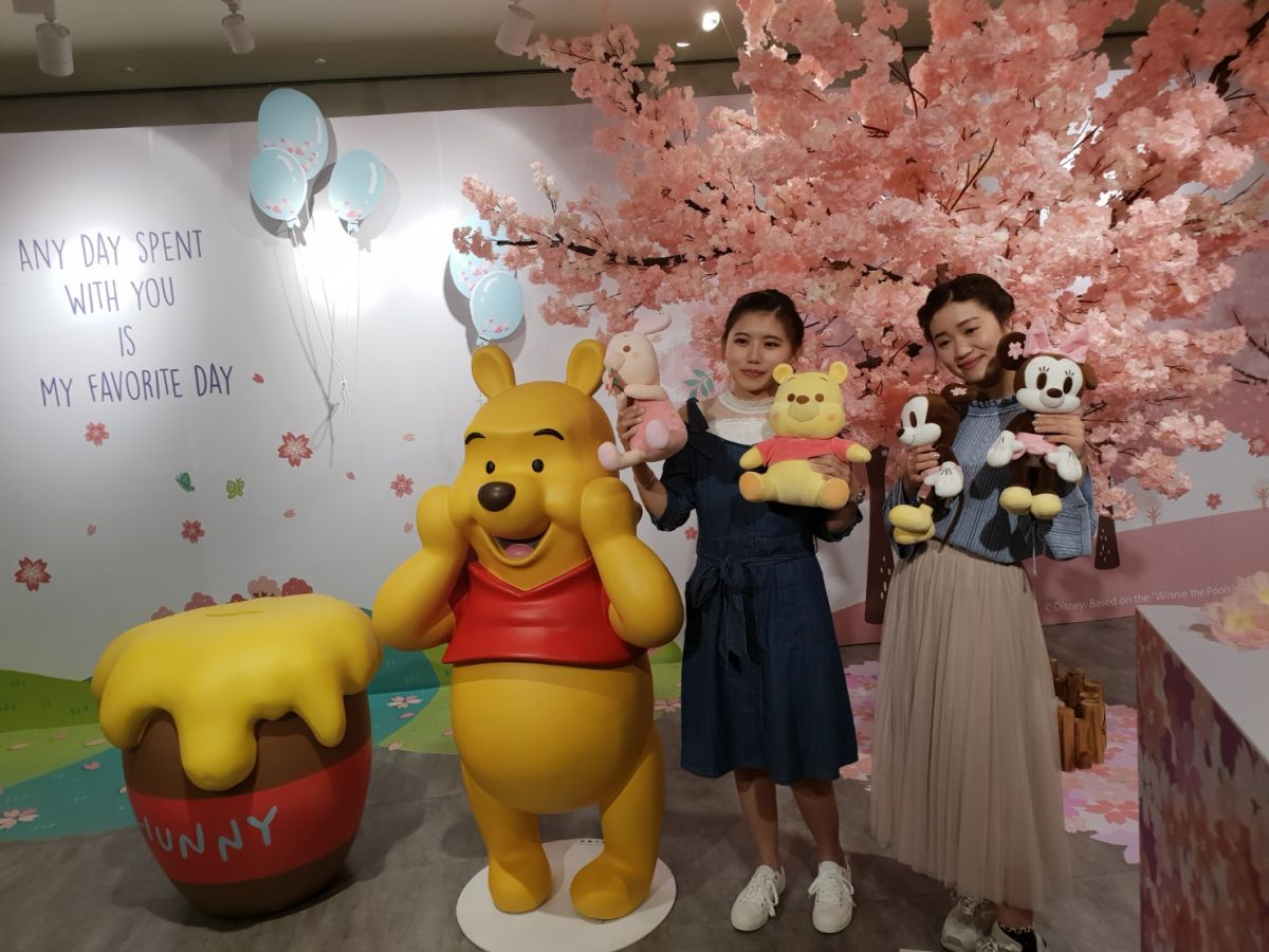 ▲搶攻連假商機，新光三越台中店推出台灣限定迪士尼櫻花季，系列限定商品精緻可愛，讓人愛不釋手。（圖／金武鳳攝，2019.2.27)