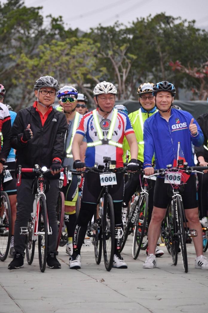 台北市長柯文哲28日再度挑戰一日北高自行車活動，並希望用另一種方式紀念228。（圖／北市府提供）