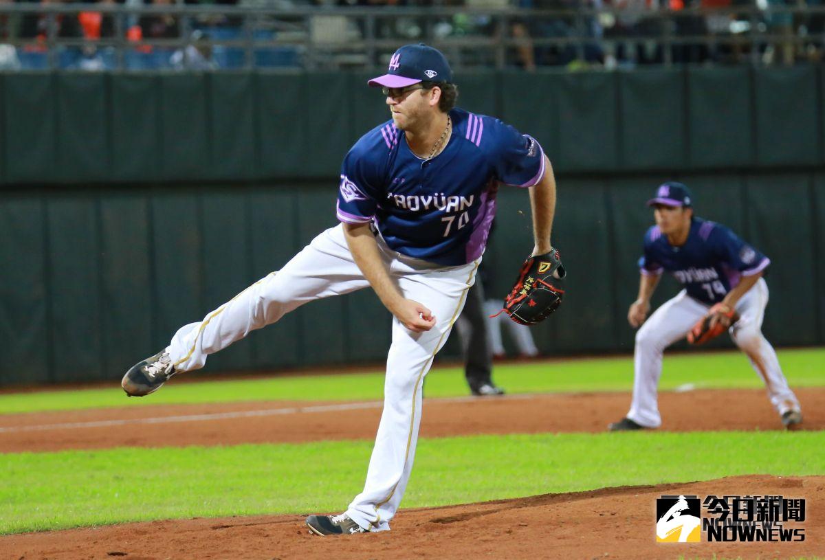 ▲2019強者對決爭霸賽 Lamigo桃猿vs.東北樂天金鷲。 Lamigo桃猿投手史博威。（圖／記者葉政勳攝 , 2019.02.28）