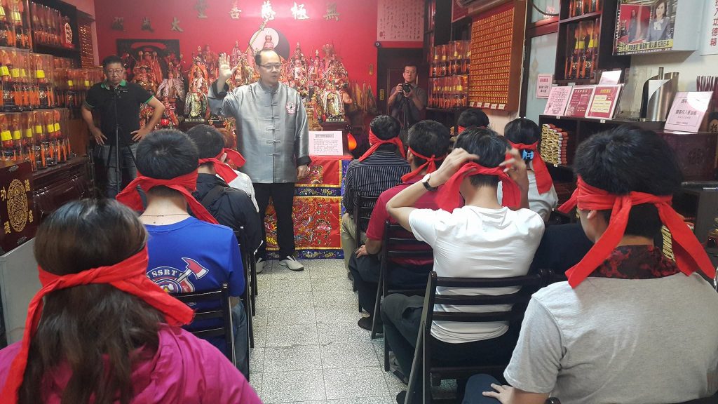 觀落陰。（圖／素速紅 -直播大未來）