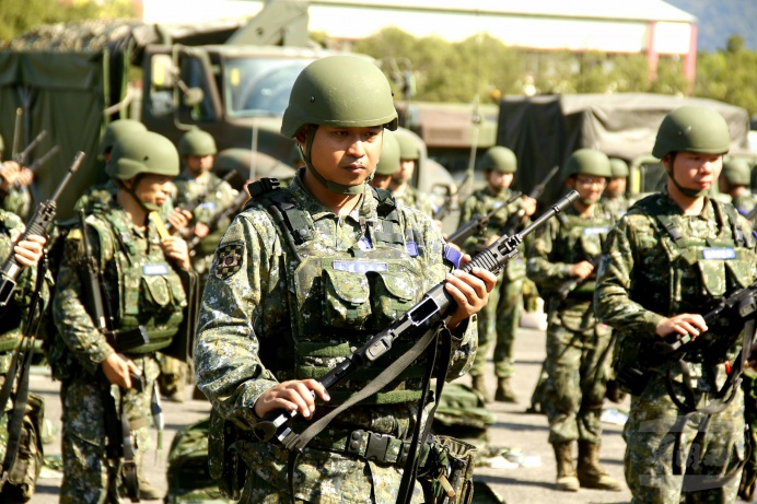 ▲ 陸軍機步333旅保修暨衛生連實施基地訓練期中測驗，展現高昂戰志。（機步333旅提供）