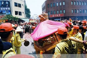 西元2004年白沙屯媽、大甲媽歷史相會。（圖／白沙屯媽祖婆網站）