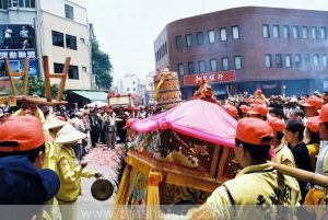 西元2004年白沙屯媽、大甲媽歷史相會。（圖／白沙屯媽祖婆網站）