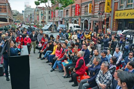 大稻埕曾是台灣的戲曲重鎮。（圖／台北霞海城隍廟提供）