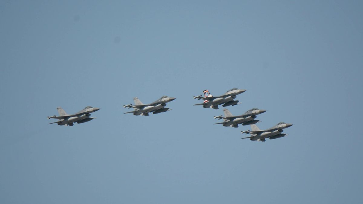 台灣的軍力不弱，世界排名在15名之內，但是對手是世界傳統軍力第二強的中國大陸，因此國軍在台澎防衛作戰中要撐個一 年半載難度非常高，但也不可能兩三天就土崩瓦解，應有戰鬥半個月的實力。（圖／軍情與航空提供）