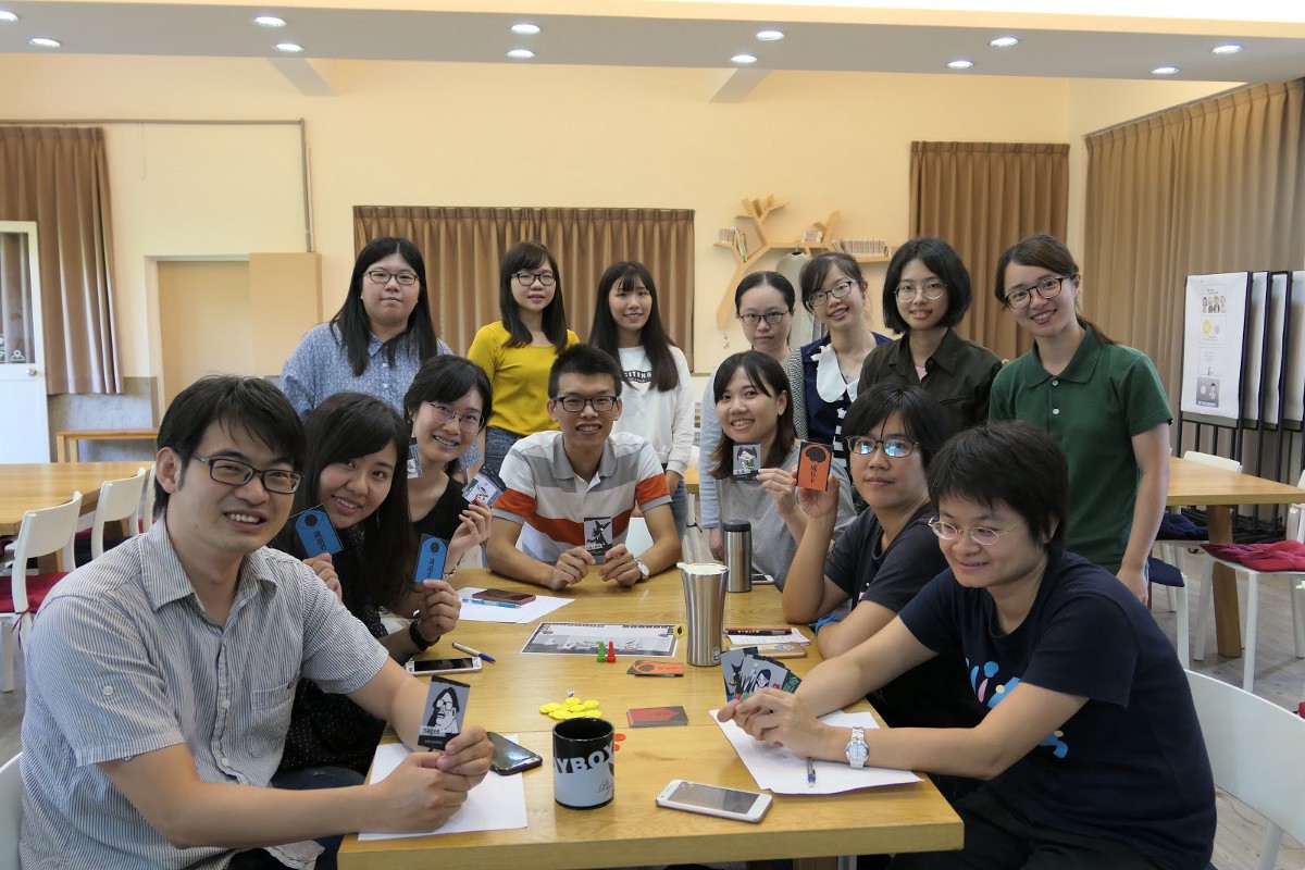 阿普蛙在彰化女中舉辦媒體素養桌遊教師研習。 (圖／阿普蛙工作室提供）