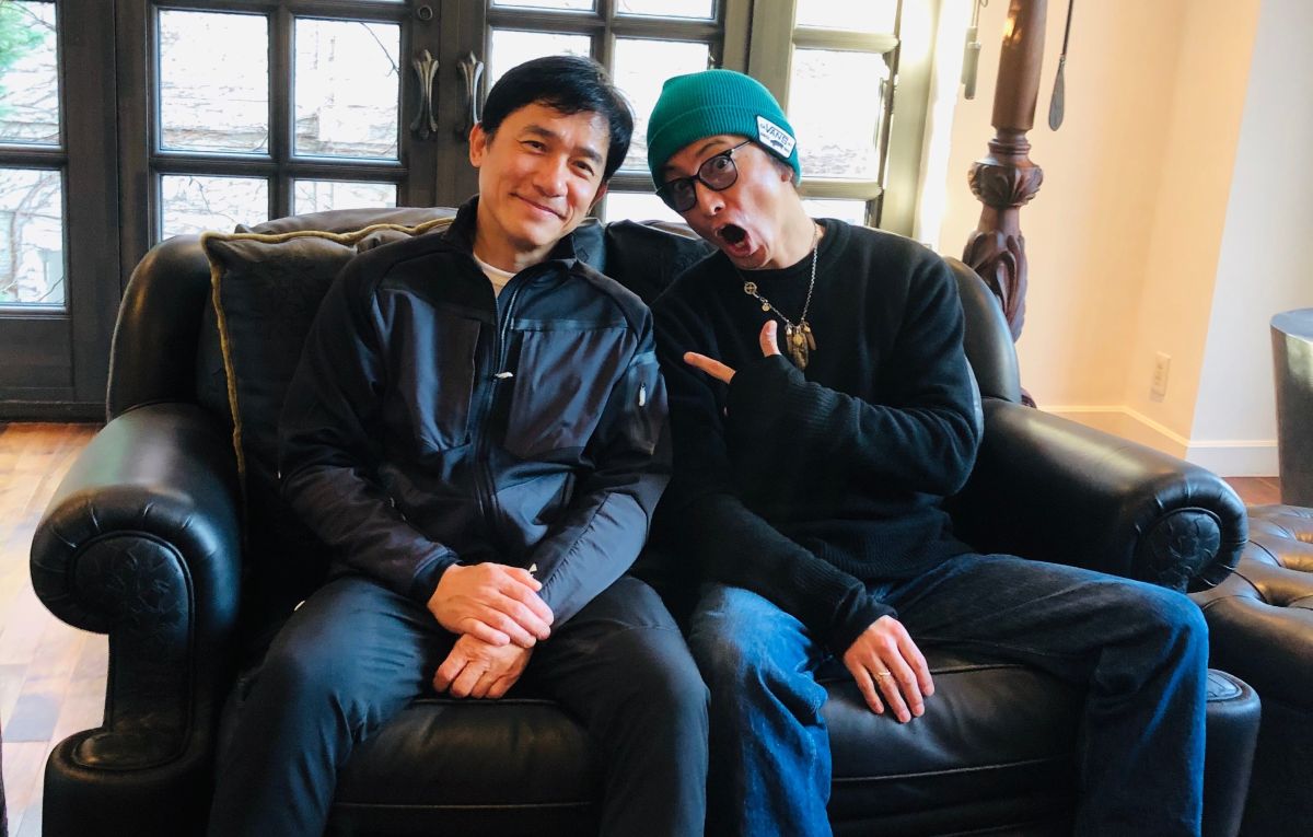 ▲木村拓哉（右）「逛街」巧遇梁朝偉，嘴巴變O型。（圖／翻攝木村拓哉微博）
