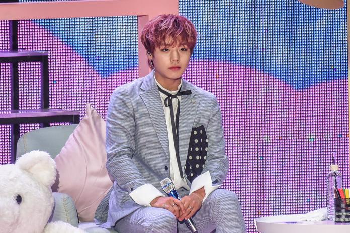 粉絲見到朴志訓昏倒　醫生衝上台「急救6分鐘」嚇壞全場
