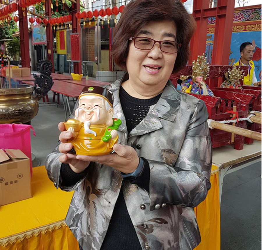 ▲羅東鎮長吳秋齡表示，參與「土地公春遊羅東」活動，走完全程將可以獲得一尊造型可愛的土地公存錢筒公仔。（圖／記者李清貴攝,2019.3.4)