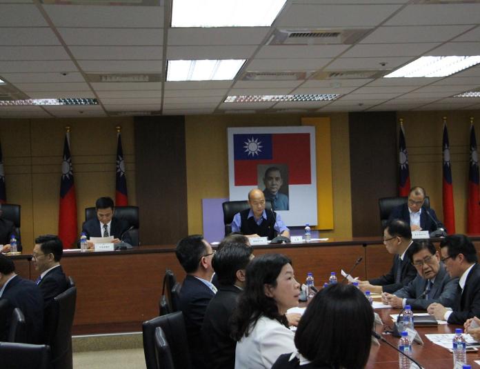 ▲高雄市長韓國瑜親自主持市府兩岸工作小組會議。 （圖 / 高雄市政府提供）
