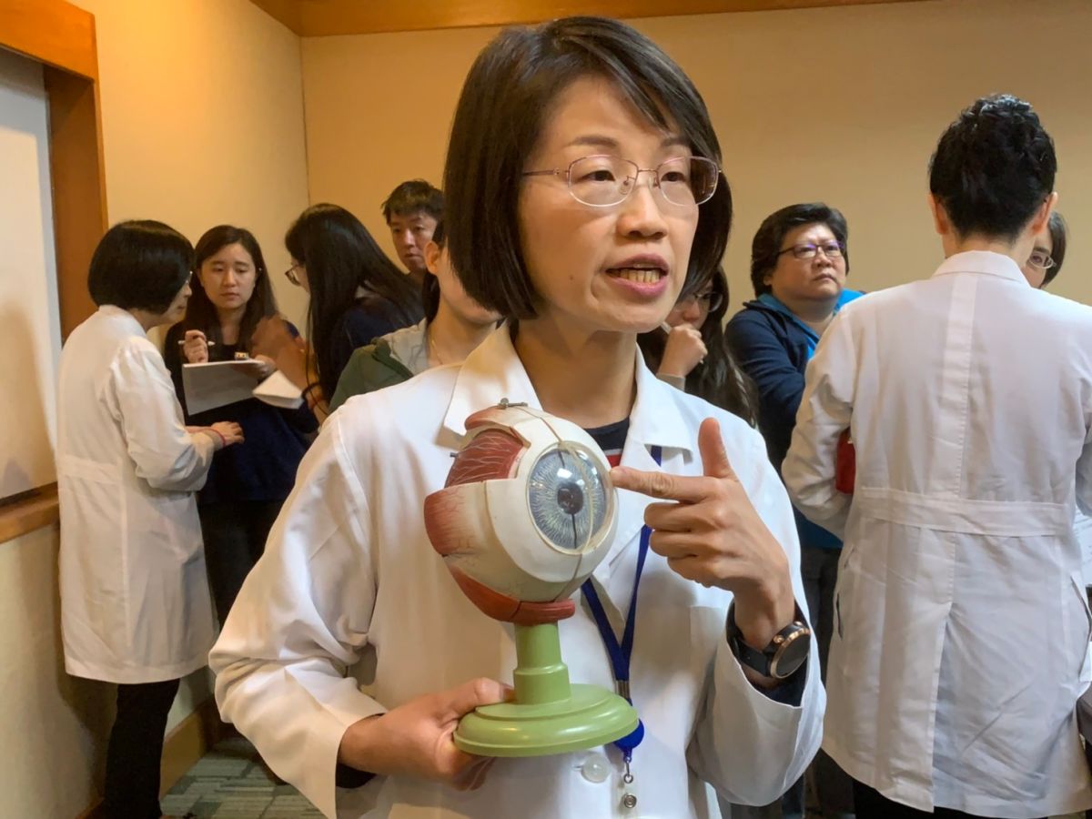 醫師提醒，罹患青光眼絕大部分與基因、遺傳有關，並隨年紀增加而增加，建議40歲以上的人，定期做眼睛篩檢。（圖／記者汪瑋琪攝）