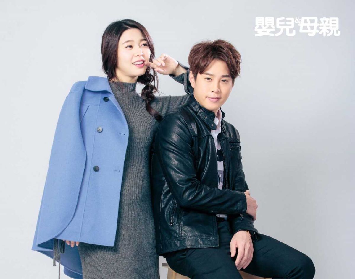 ▲白家綺與老公吳東諺接受訪問。（圖／嬰兒與母親雜誌提供）