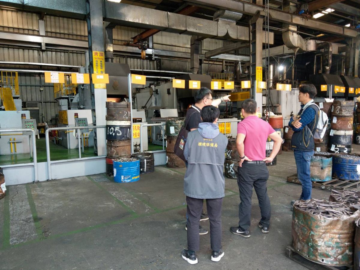 環保局查獲太平區熱處理公司未取得操作許可證逕行操作，汙染空氣▲(圖／環保局提供2019.3.5)