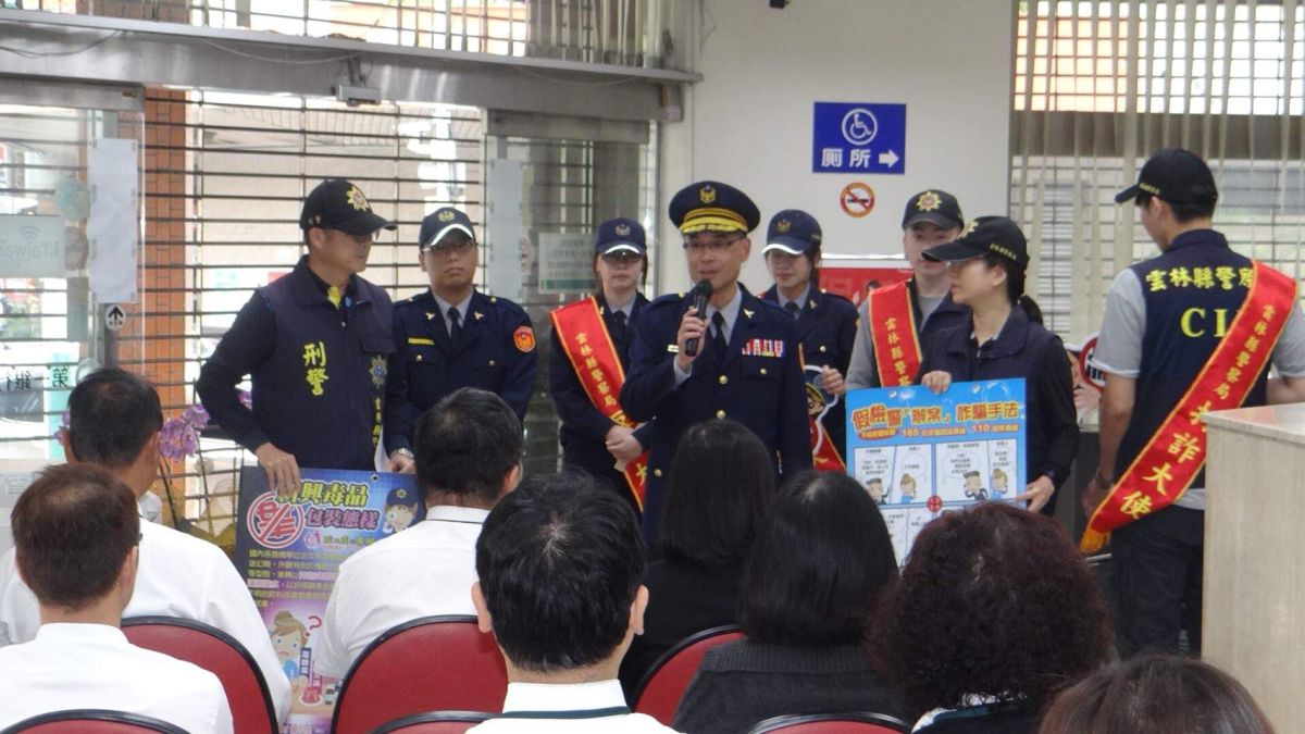 ▲北港警分局分局長廖志明銀行宣導。（圖／記者洪佳伶攝，2019.03.05）