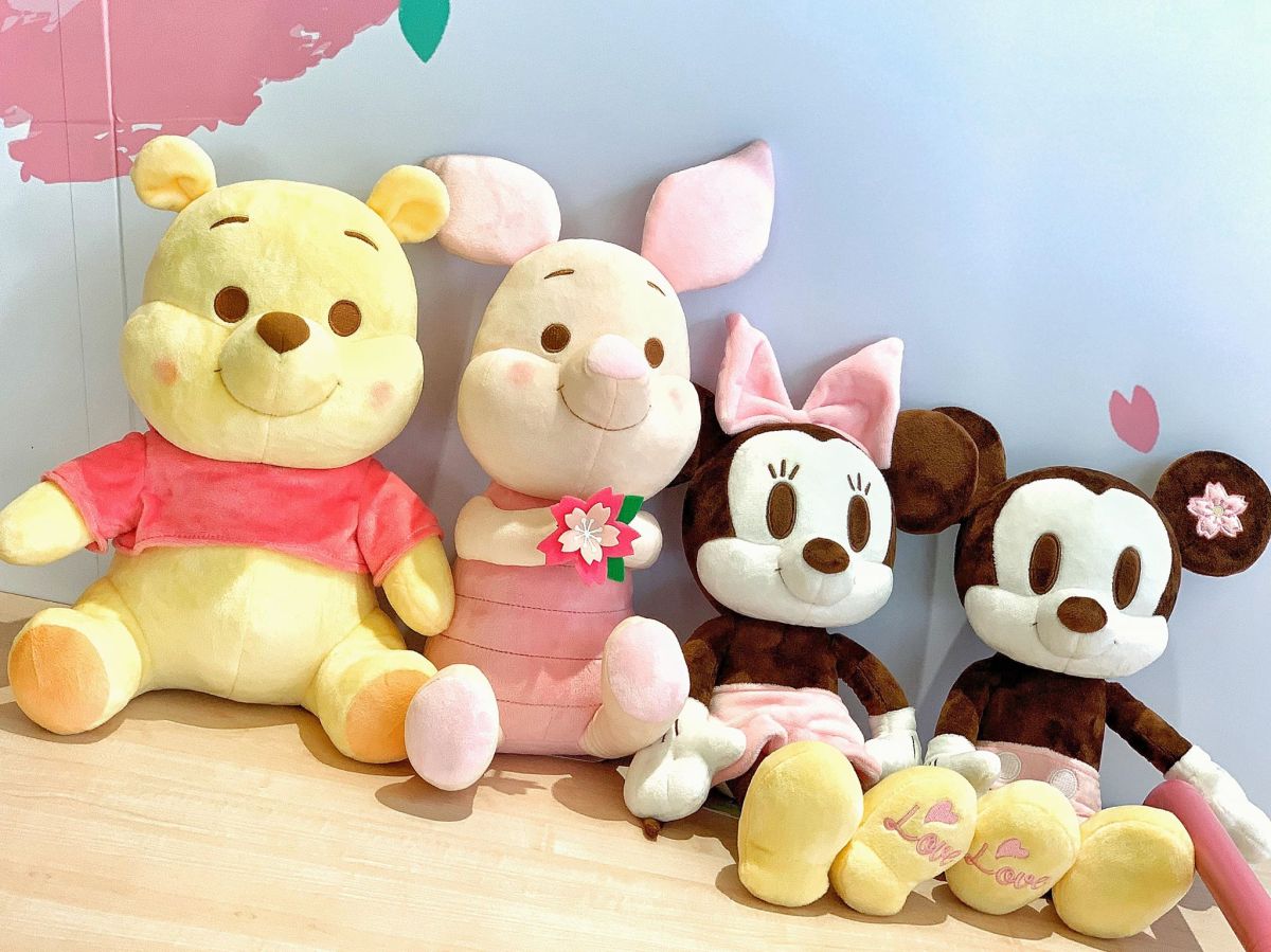 ▲迪士尼櫻花季期間限定店登場，全球首賣、台灣限定版米奇米妮與小豬粉嫩開賣！（圖／新光三越提供）