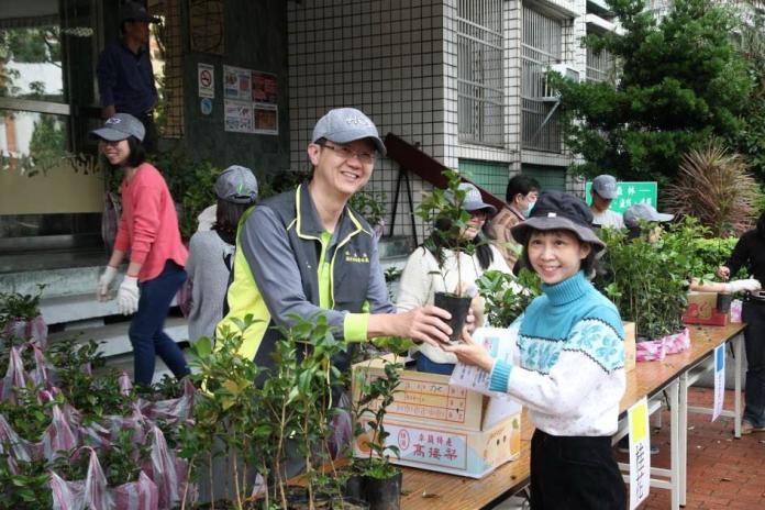 植樹月活動開跑　林務局與各縣市政府熱情贈苗

