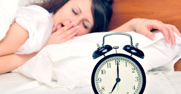 平日睡不飽假日才補眠　研究：比睡眠不足更傷身

