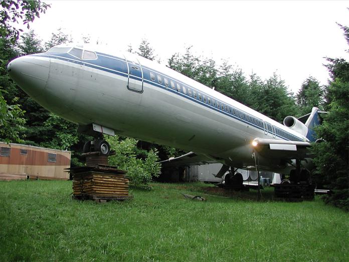 波音727當豪宅20年　最狂爺爺把飛機停在森林裡
