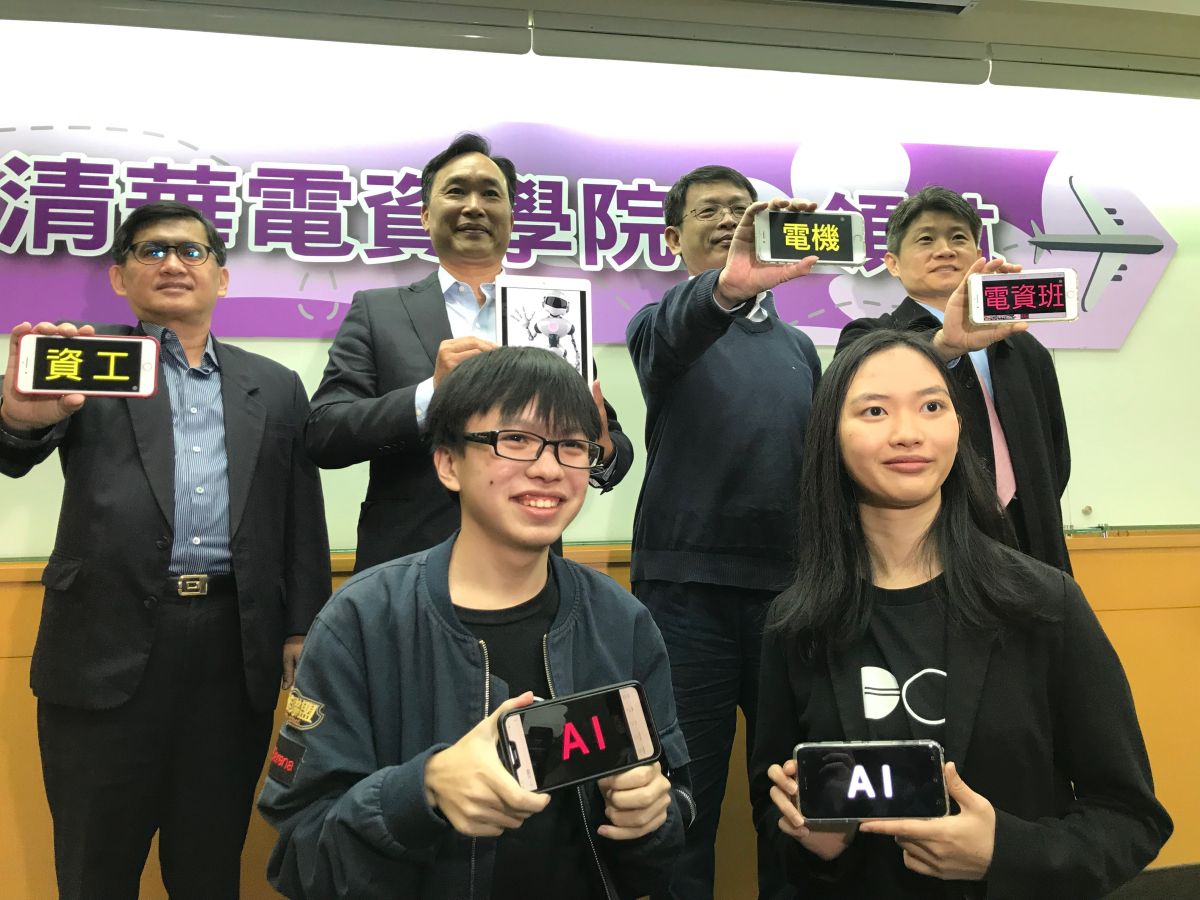 清大資工系主任王廷基表示，現在寫程式只是基本功，AI才是顯學，包括台積電、google等公司未來都需要智慧製造人才，人才不只侷限於科技業，也能朝醫學領域、商業前進，提升影像辨識技術和金融科技。（圖／記者許維寧攝）