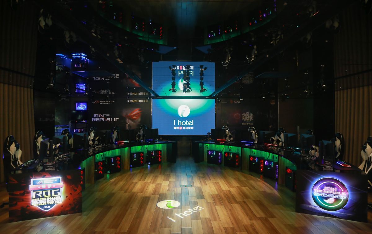 今晚《NOW電玩》「名人應援團」將在桃園電競旅館「i hotel」進行直播。（圖／葉政勳攝）