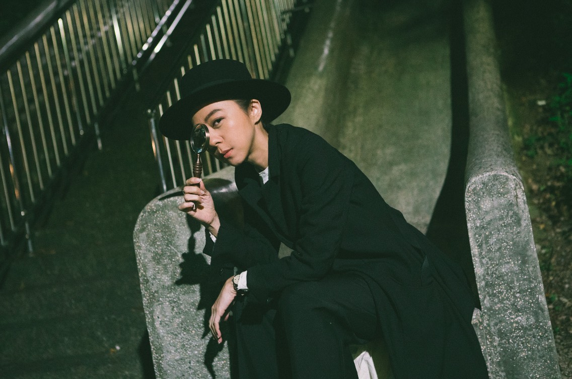 ▲陳綺貞在新歌MV中扮演福爾摩斯與其得力助手華生。 （圖／添翼創越工作室提供, 2019.03.08）
