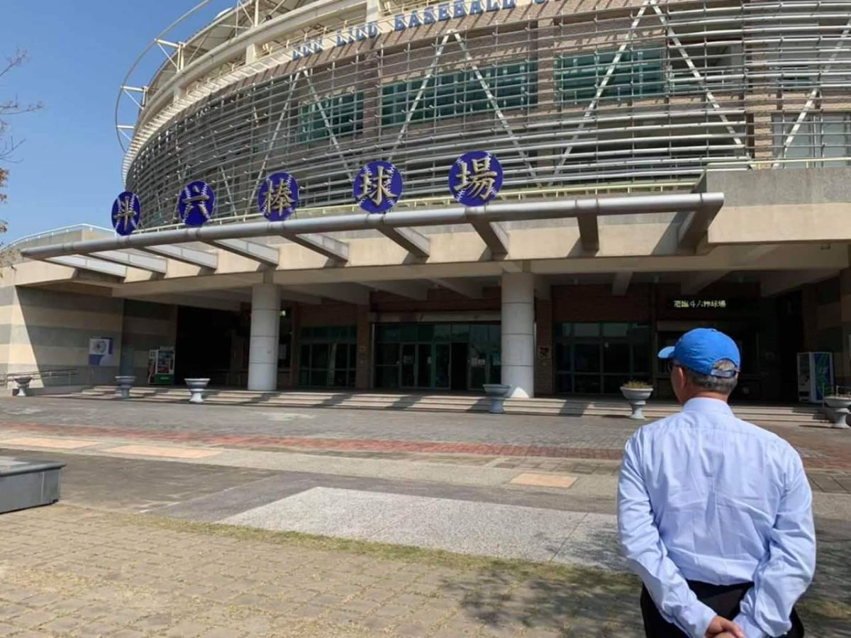 ▲魏應充跟龍迷們報告，自己正為了主場規畫在場勘中，第一站先到斗六棒球場場勘。（圖／擷取自臉書:來自永靖的老園丁-魏應充）