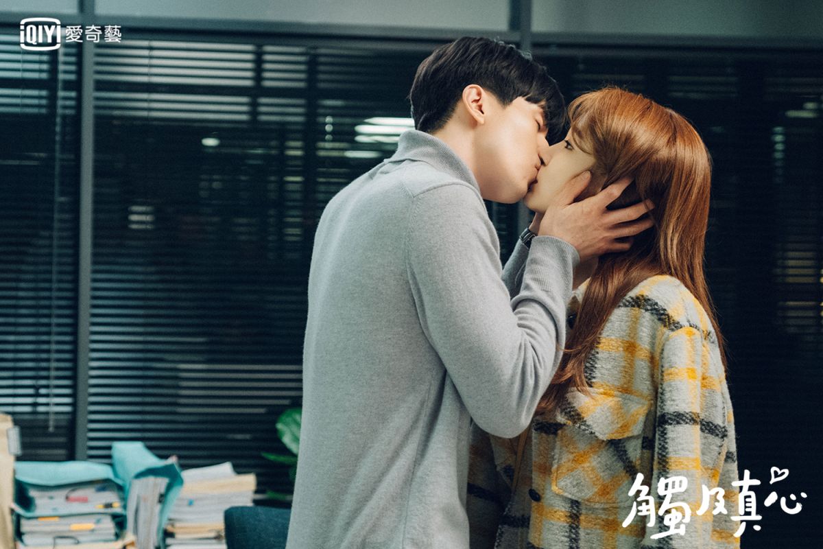 ▲劉寅娜（右）與李棟旭劇中超甜蜜。（圖／愛奇藝台灣站）