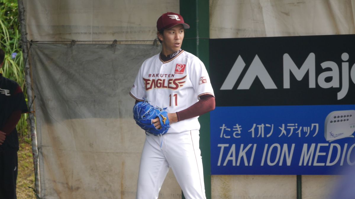 樂天金鷲春訓基地金武町，岸孝之正在練投。（圖／吳政紘攝）