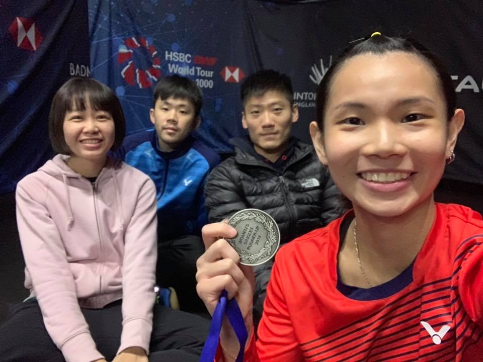 ▲戴資穎(右)和2名教練及防護員。（圖／取自戴資穎臉書）