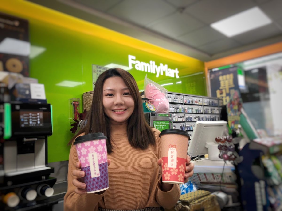 ▲全家便利商店將於3月13日推出Let’s Café櫻花御守杯款，共有4款不同花色與功用的限定杯身。（圖／全家提供） 