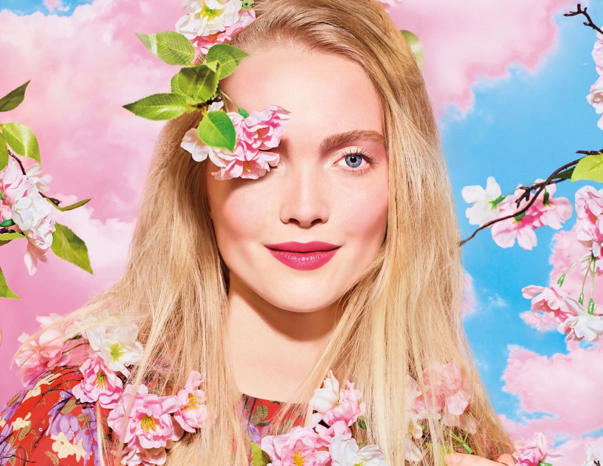 還來不及賞櫻的女孩們，就入手櫻花美妝保養品，變美麗還能散發浪漫香氣。圖@Mac