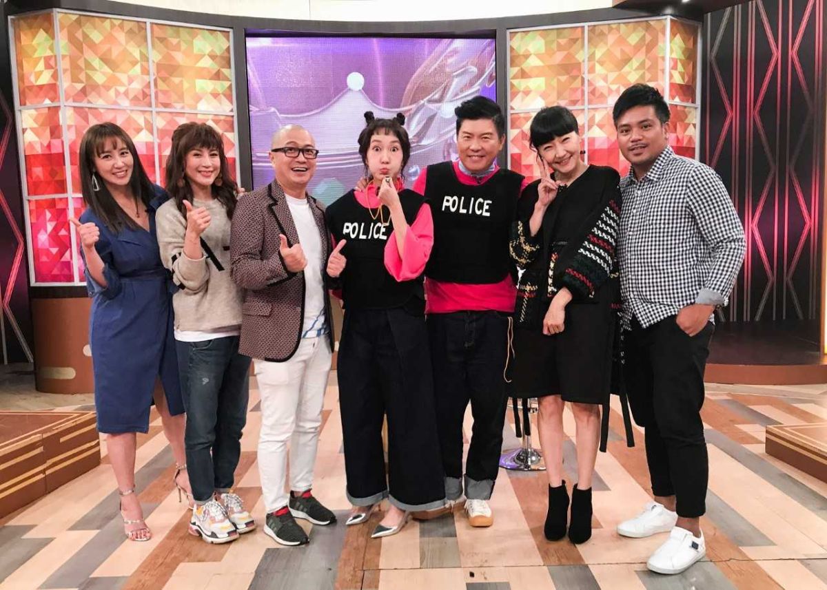 ▲鄭仲茵（左二）錄製《一袋女王》。（圖／衛視提供）