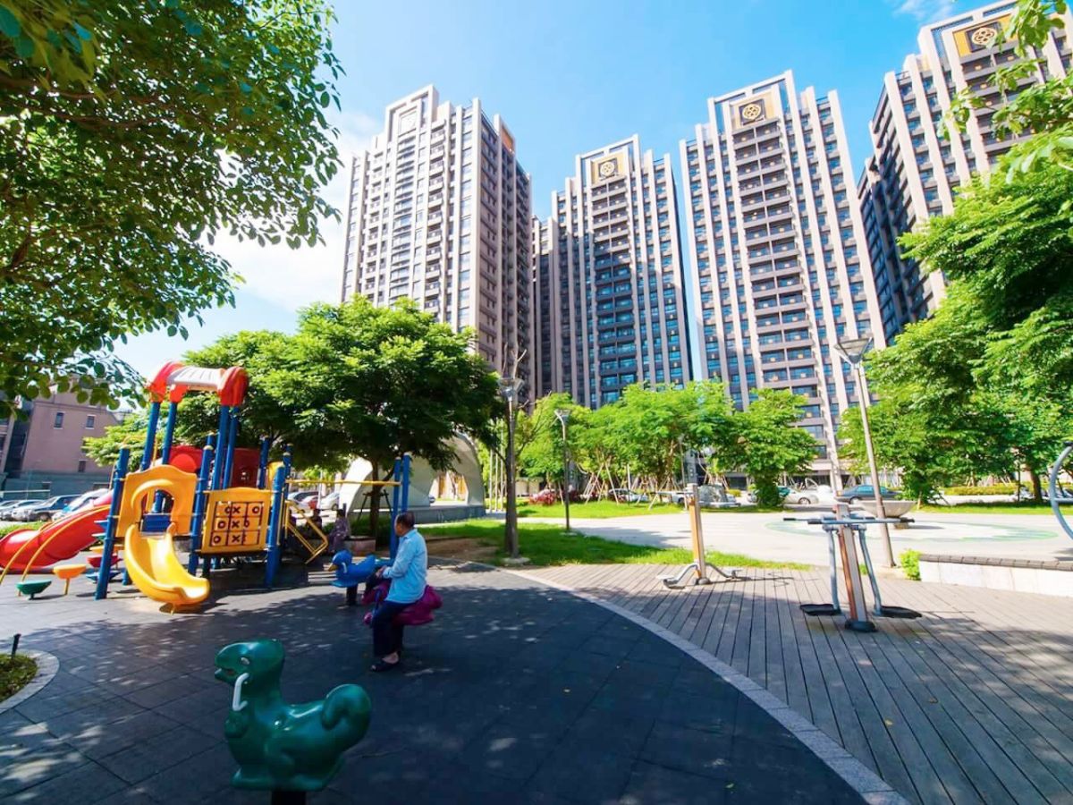 ▲桃園龍岡地區新成屋僅1字頭，受首購族青睞(圖/信義房屋提供)