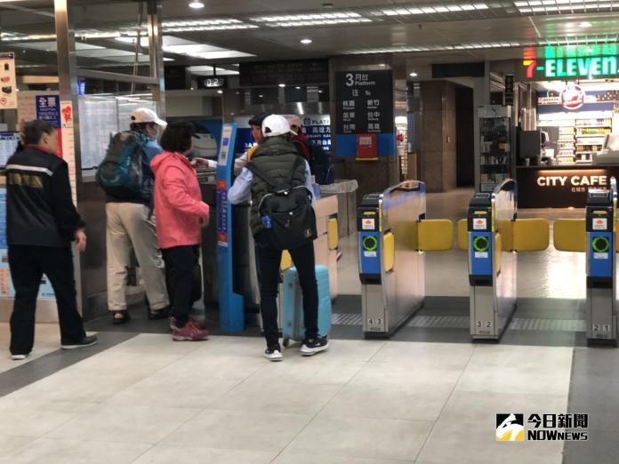 快訊／台鐵板橋站女子跌落月台　遭普悠瑪撞上命危
