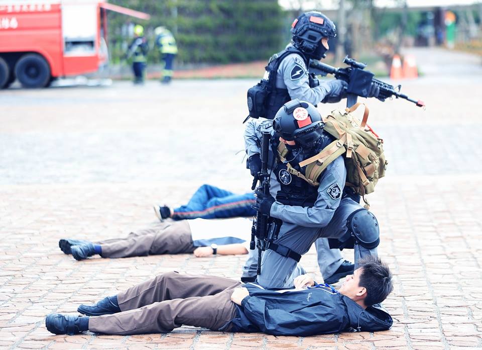 ▲為彌補衝鋒槍9公厘子彈火力不足問題，警政署維安特勤隊員搭配M4A1卡賓槍使用。（圖／翻攝自NPA 署長室臉書）