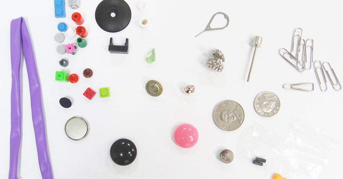 ▲孩童在家中容易誤食的東西包括藥物（降血壓藥物、降血糖藥物、維他命藥片、兒童藥水）、細小物品（玩具零件、鈕扣、電池、紅豆、綠豆、花生、迴紋針、硬幣）、清潔劑、殺蟲劑，甚至是有毒植物與端午節包粽子的強鹼水等。（圖／奇美醫學中心提供）