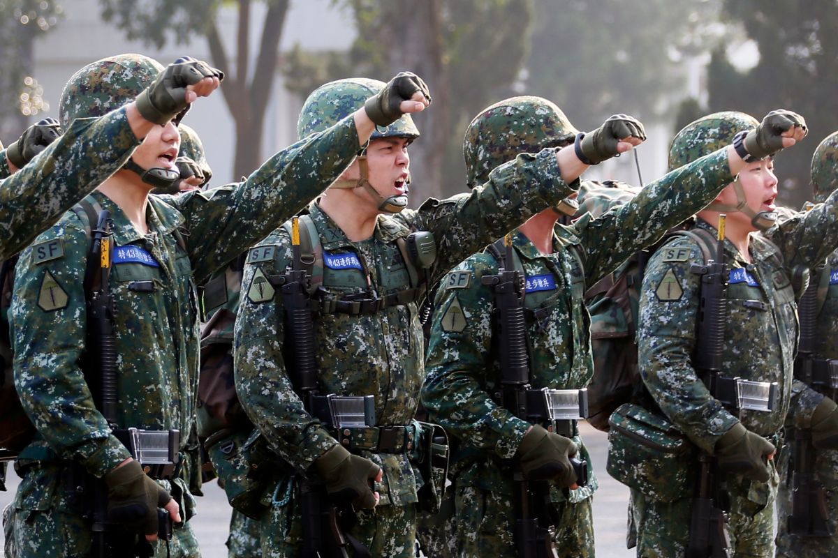 ▲陸軍特種作戰指揮部特4營13日展開「濱海城鎮要地行軍訓練」。（圖／軍聞社提供, 2019.3.13）