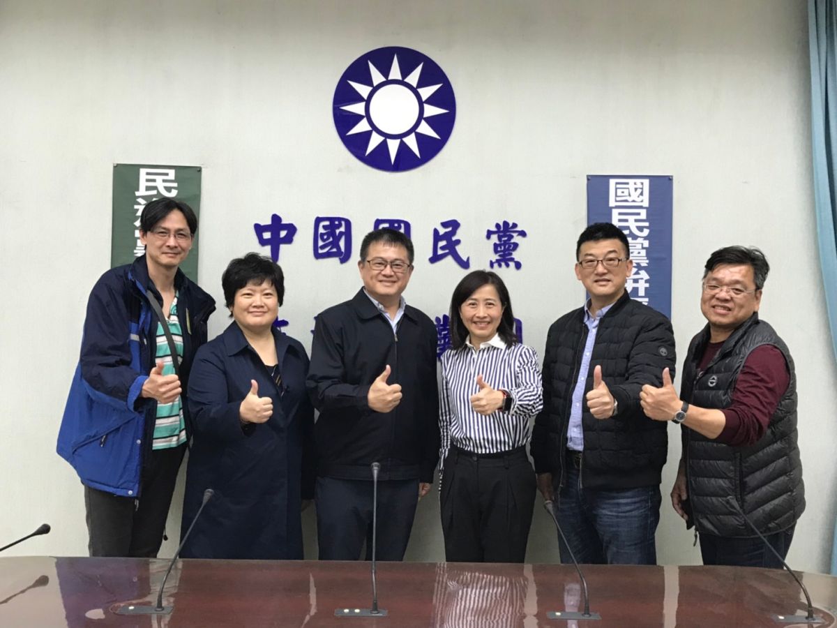 全國教師工會總聯合會（全教總）今（13）日拜會國民黨立法院黨團，由林奕華委員代表接見，全教總就「回復公教人員補償金」以及「五一定為國定假日」進行陳情。（圖／全教總提供）