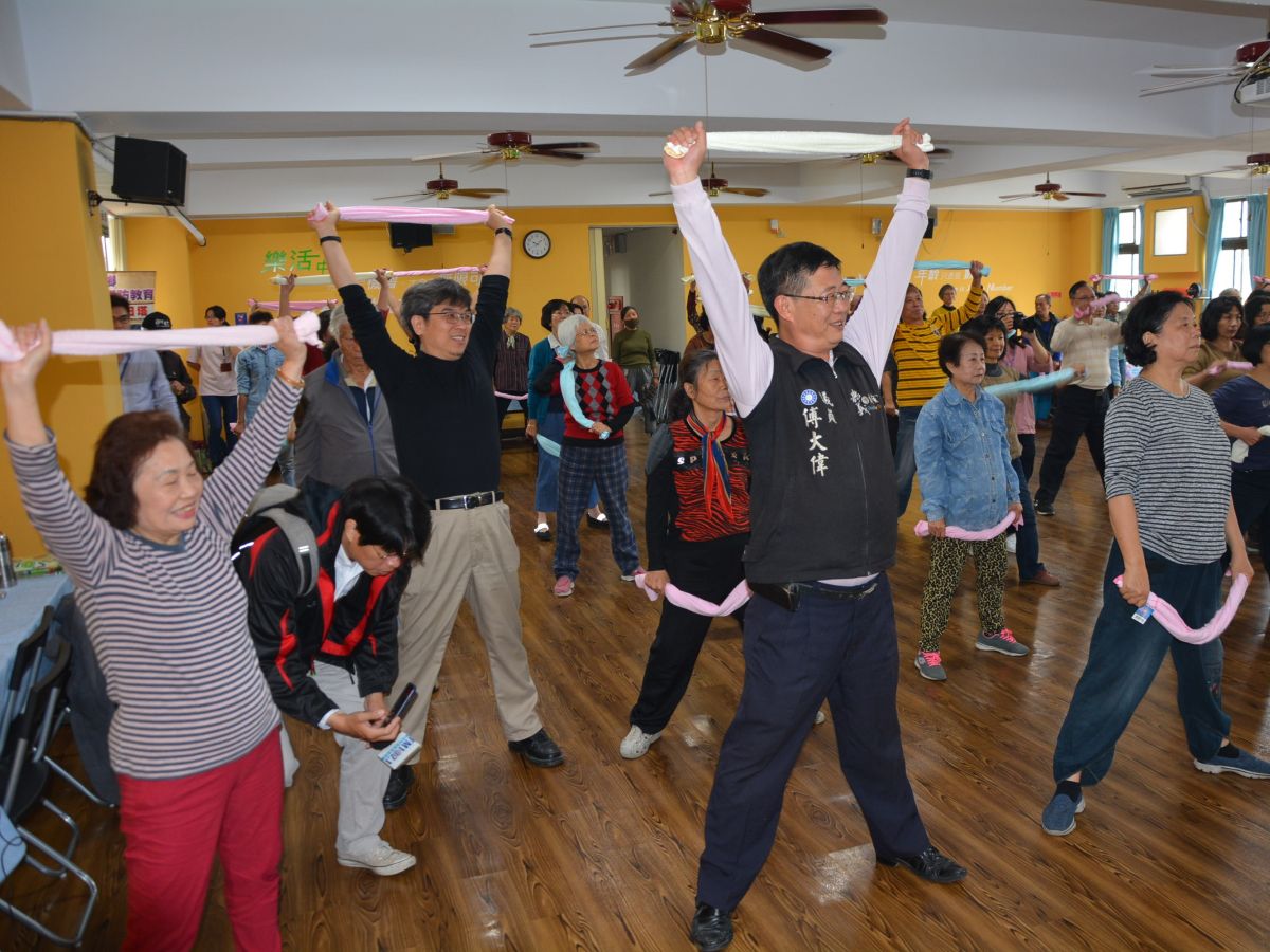 社區志工培訓中的運動課程。